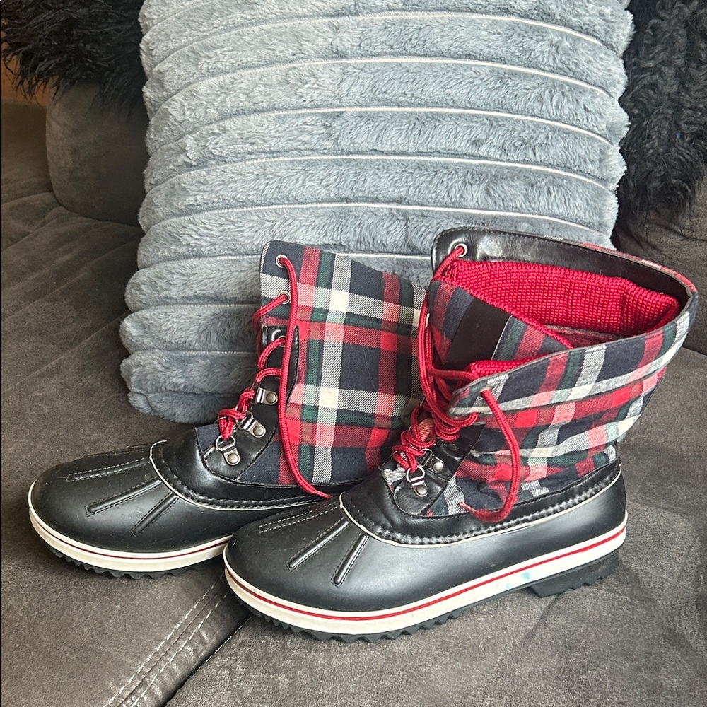 Plaid Black and Red Lace-Up Winter Boots